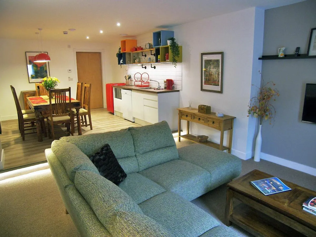 Beaverhall Apartments EDI 0*,